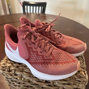 Nike zoom red sneakers, women’s size 8, barely worn, very good condition!